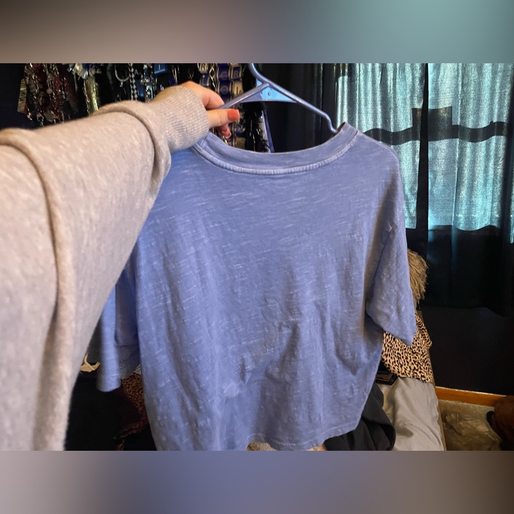 A cropped blue shirt.